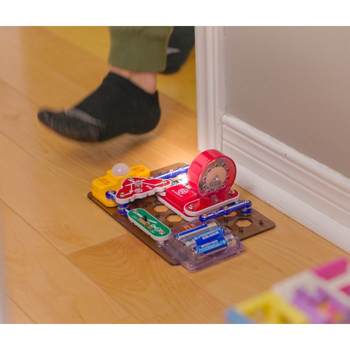 SNAP CIRCUITS® SPY ACTIVITY KIT