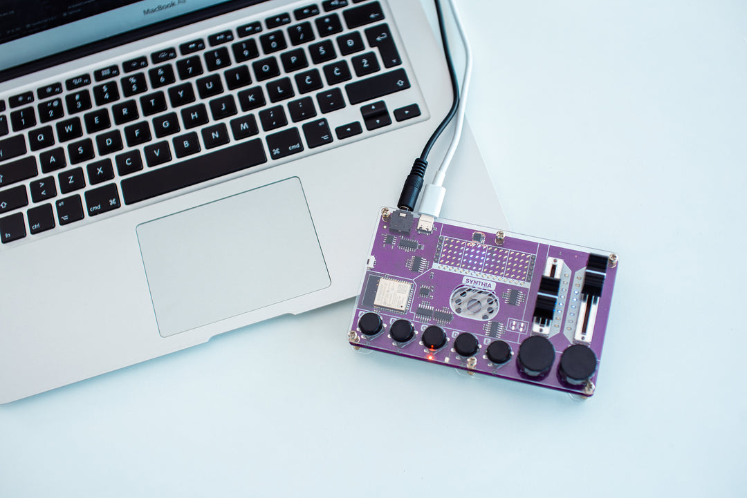 CircuitMess Synthia