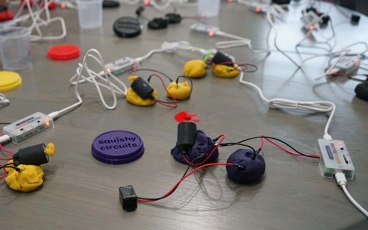 Squishy Circuits Power Hub