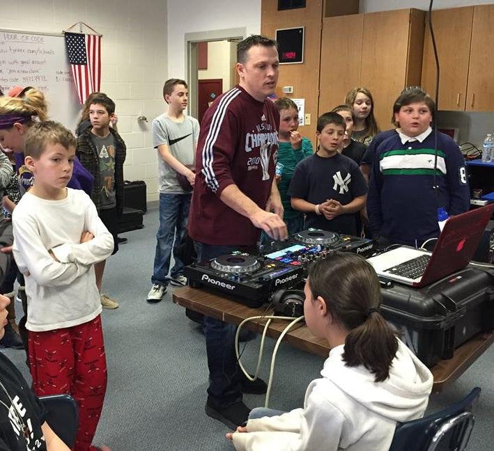 School Of Beats Lunch Box DJ System - STEMfinity